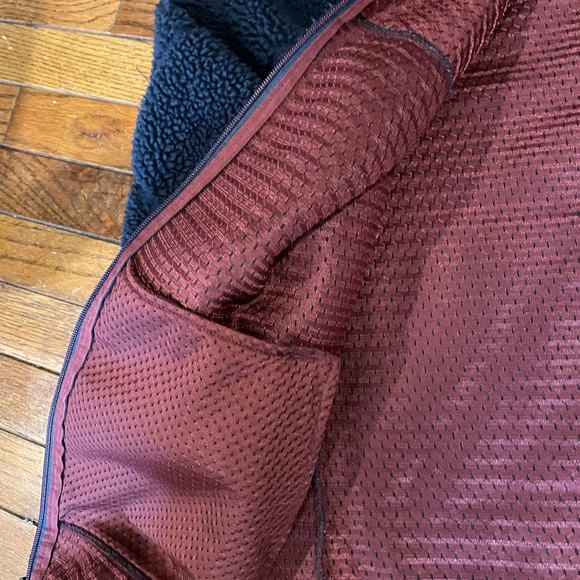 L.L Bean Men’s zipper jacket - Size LG-Reg - Picture 4 of 5